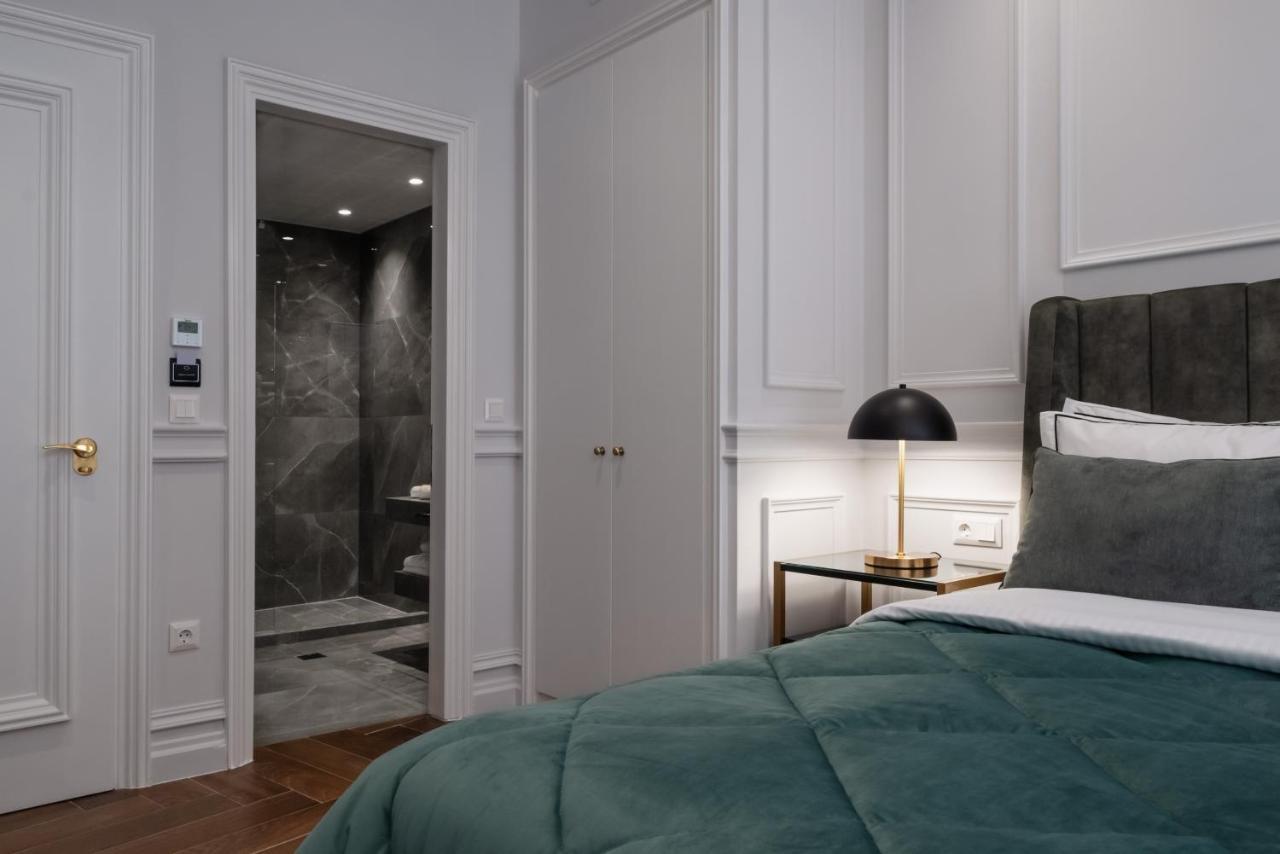 Praxitelous Luxury Suites Атина Екстериор снимка