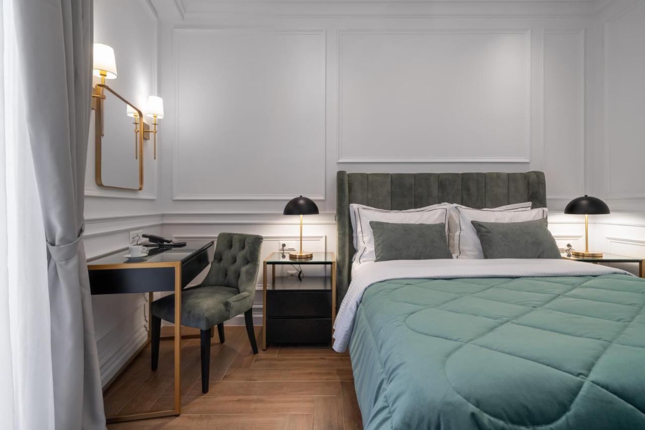 Praxitelous Luxury Suites Атина Екстериор снимка