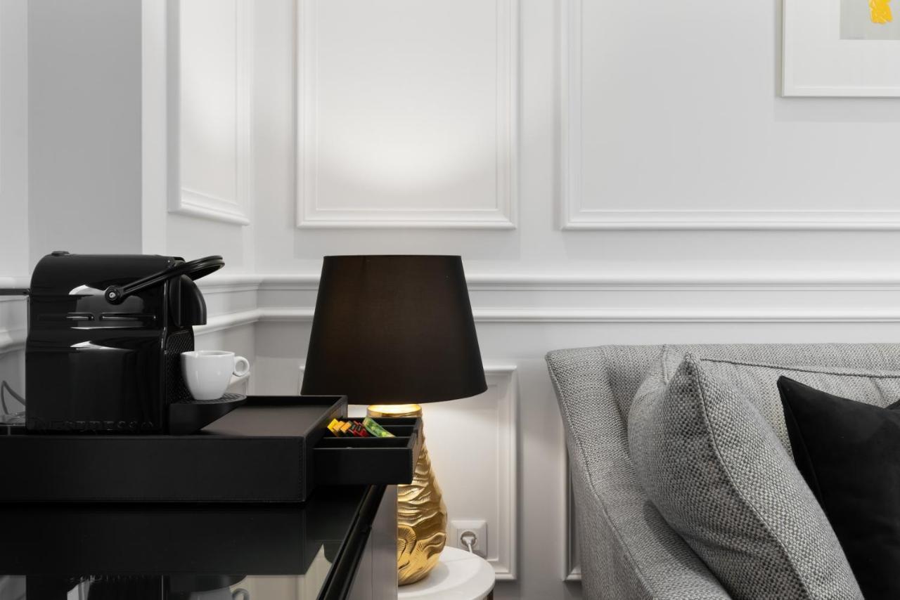 Praxitelous Luxury Suites Атина Екстериор снимка