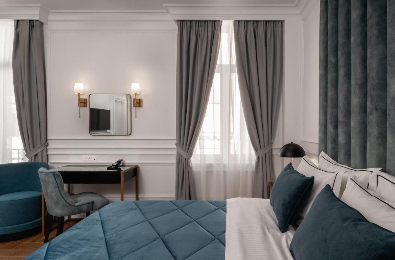 Praxitelous Luxury Suites Атина Екстериор снимка