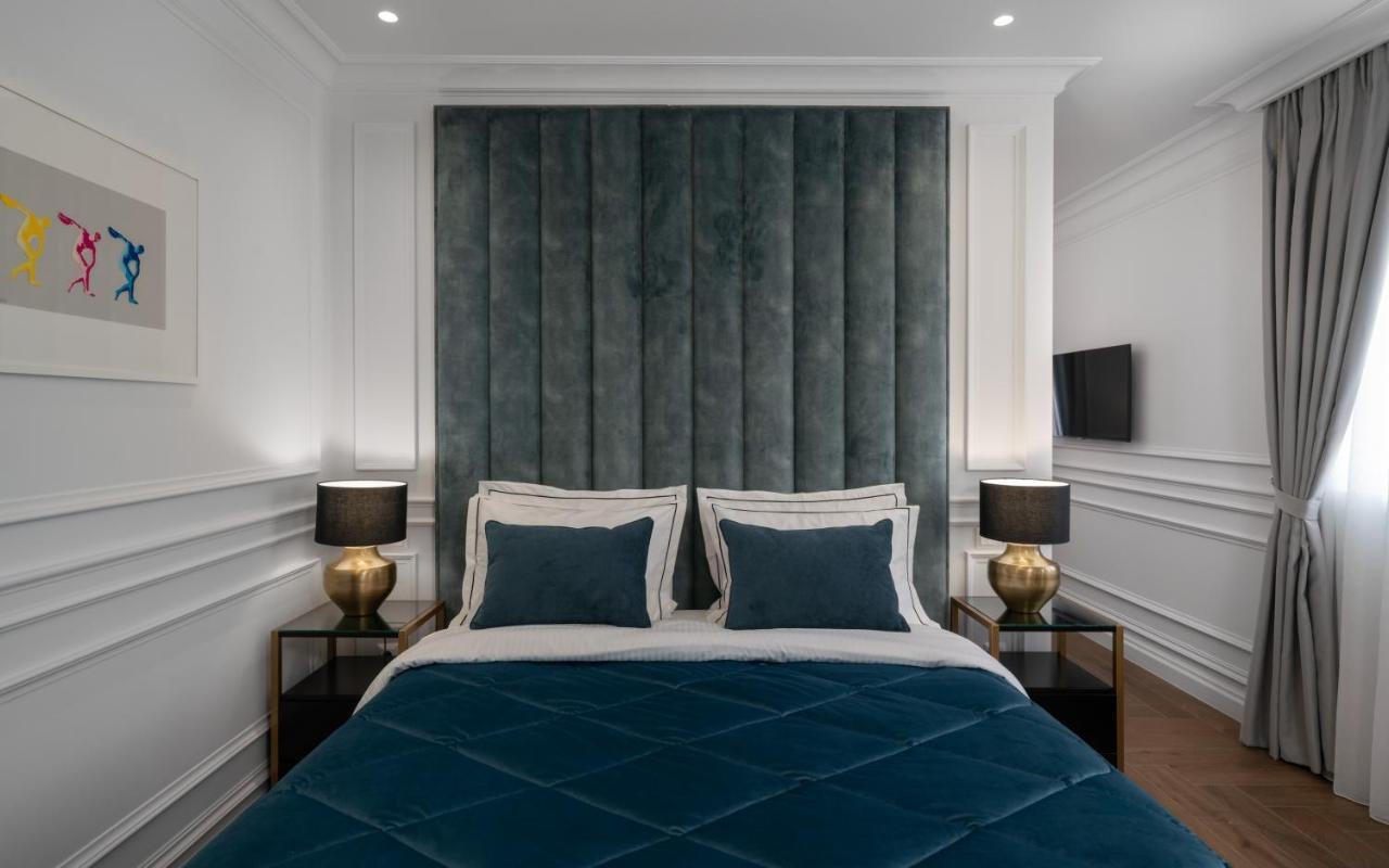Praxitelous Luxury Suites Атина Екстериор снимка