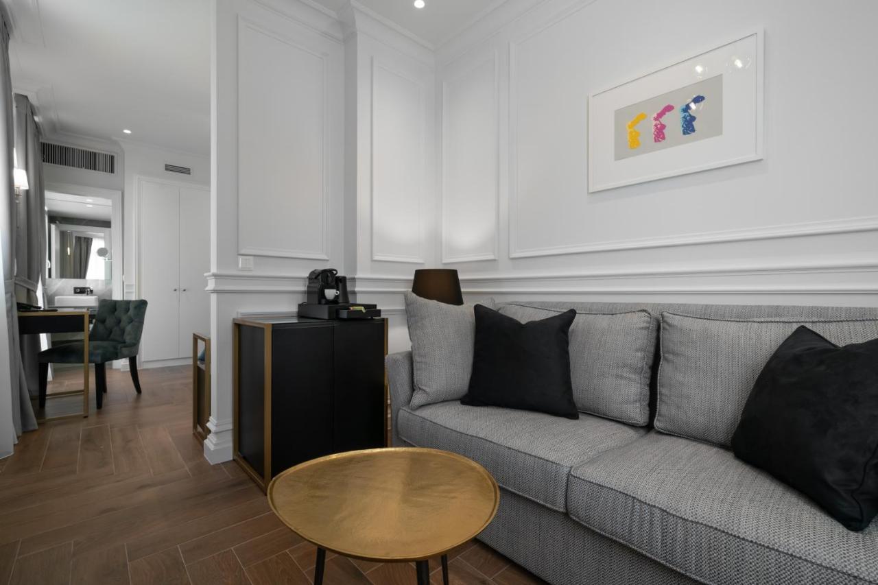 Praxitelous Luxury Suites Атина Екстериор снимка